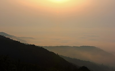 신불산행중에....