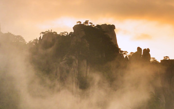 암봉위의 산악사진가들...