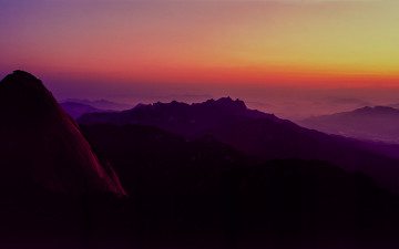 여명속의 인수봉