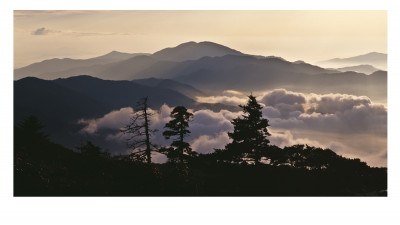 구름 마중간 산(지리산)