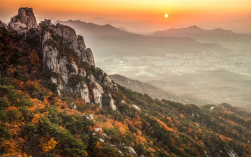 선인봉 너머로 가을 일출을