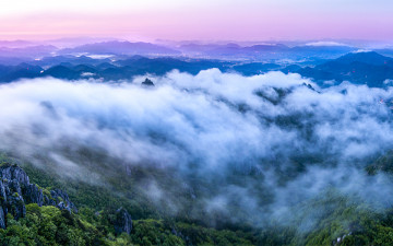 구름이 흘러가는