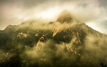 강풍에 운무가 휘날리던 날에