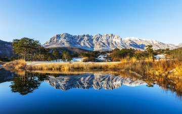 울산바위 설경 반영