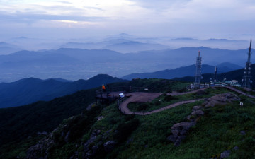 텔레비젼 보는 남자