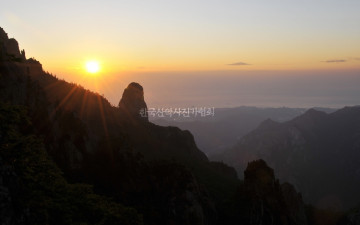 설악의 세존봉 일출