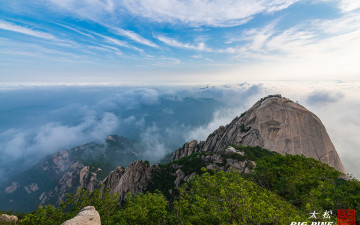 백운대에서 바라본 숨은벽과 인수설교벽