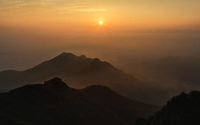 연무가 잔뜩 낀 아침