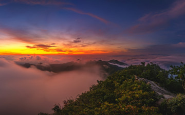 팔공산 동봉의 여명 빛