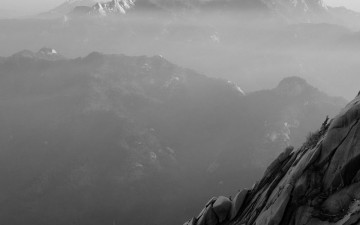 북한산 인수봉과 도봉산 오봉